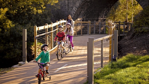 Darebin Creek Trail in Ivanhoe