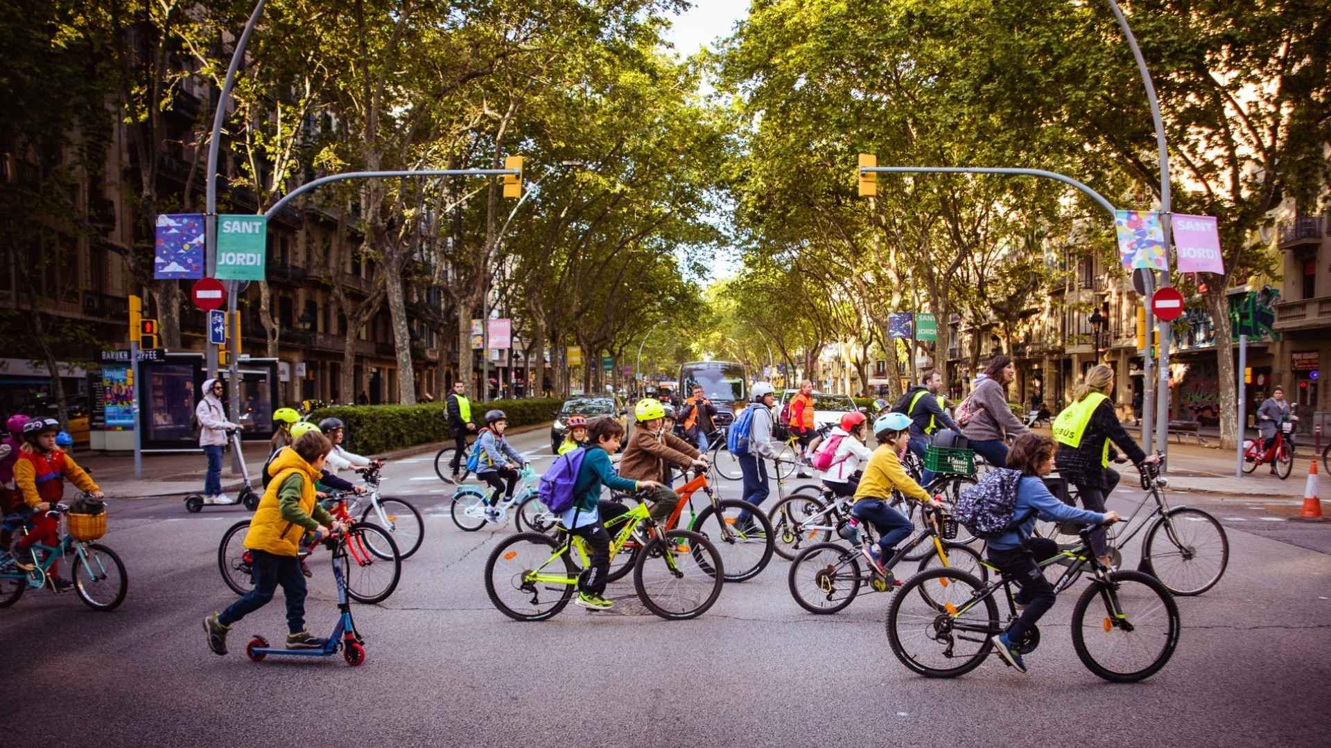 The Barcelona bicibus takes to the streets