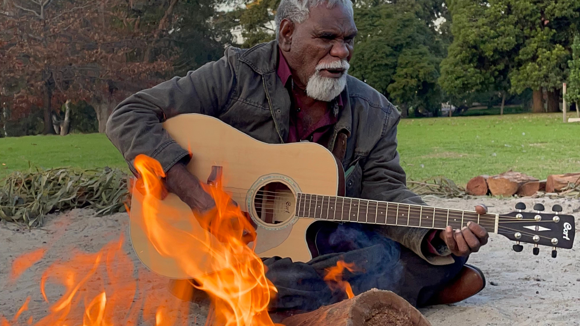 Ned Hargraves Jampijinpa singing Karrinjarla Muwajarri at Camp Sovereignty.