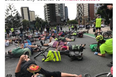 space4cyclingbne: Die-in protest on Vulture Street and minutes silence for victims sends a message to Brisbane City Council to #makeroadssafe