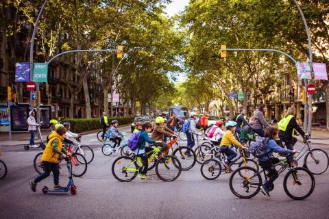 The Barcelona bicibus takes to the streets