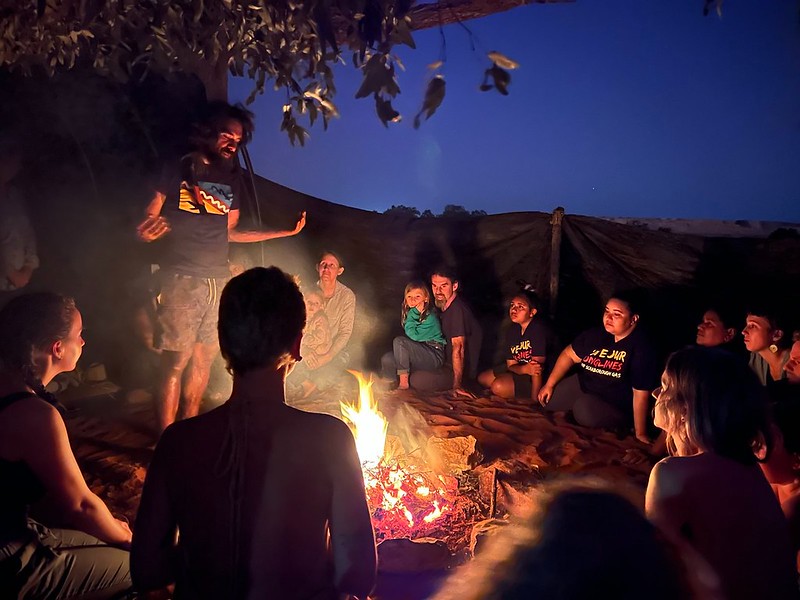 Wangan and Jagalingou campfire with children Photo: Gurridyula Wunggu