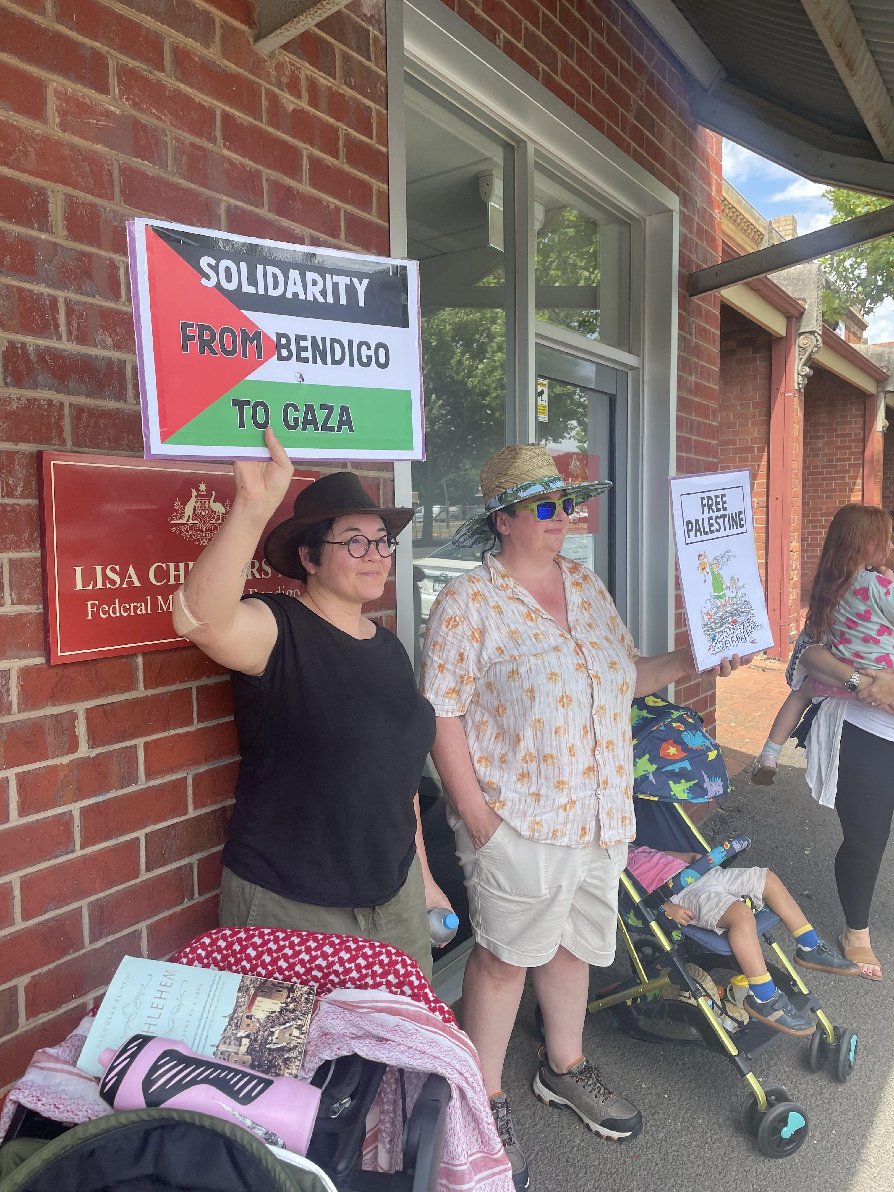 Free Palestine rally at MP Lisa Chesters' office in Bendigo