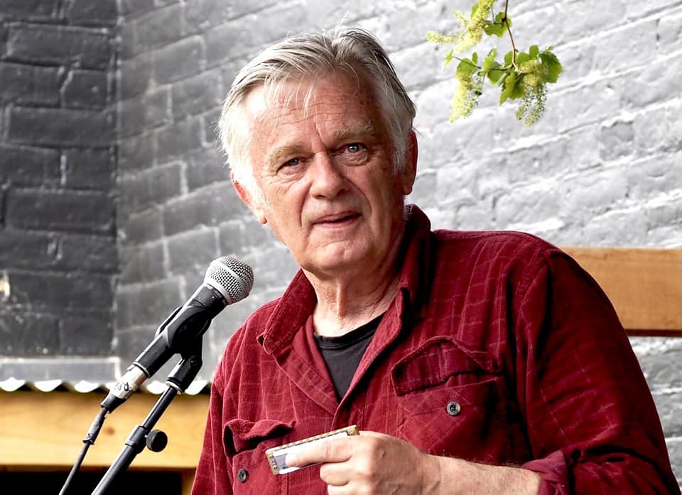 Portrait of musician Broderick Smith at The Bridge Hotel. Photo by Liz Martin.