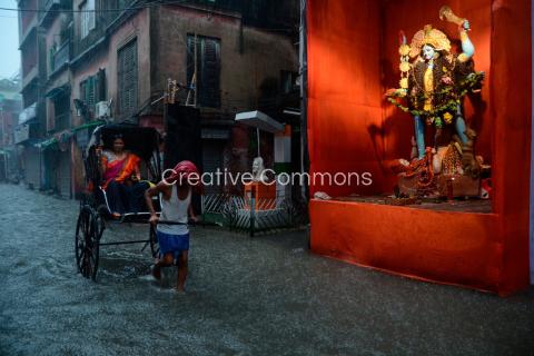 Downpour in Kolkota Photo: Debarshi Mukherjee/Climate Visuals Countdown