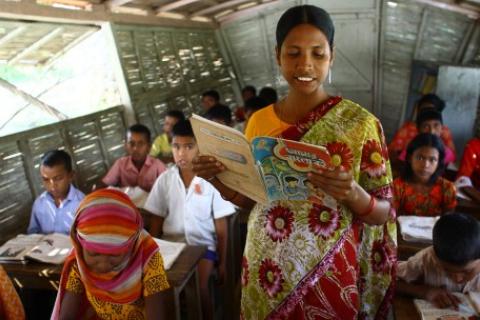 Teaching on a boat in Bangladesh Photo credit: GMB Akash PANOS