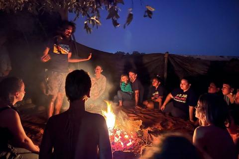 Wangan and Jagalingou campfire with children Photo: Gurridyula Wunggu